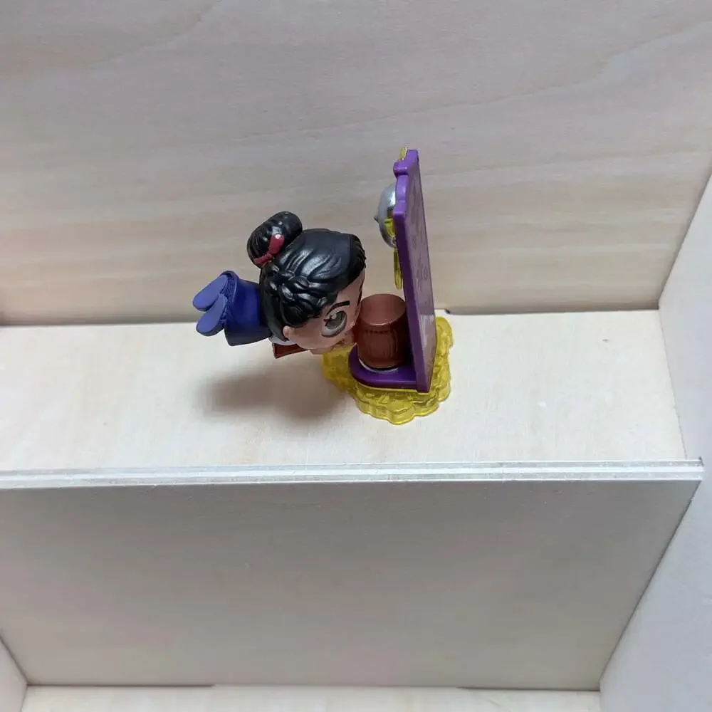 Disney Doorables Mulan Academy Locker Figure